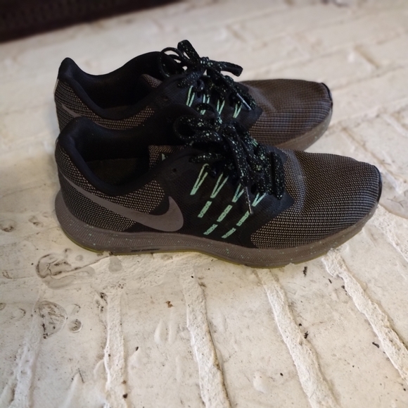 Nike - Picture 4 of 5